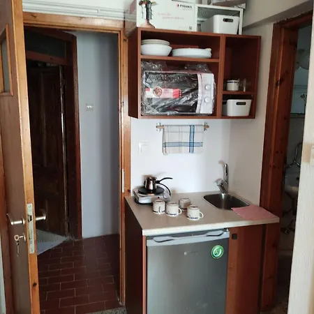 Διαμέρισμα δυάρι ισόγειο παραδοσιακής οικίας με μεγάλο κήπο Αράχωβα