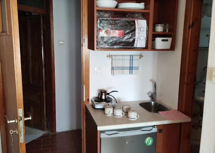 Διαμέρισμα δυάρι ισόγειο παραδοσιακής οικίας με μεγάλο κήπο Αράχωβα