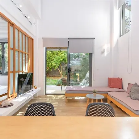 Cozy Garden Flat Apartment